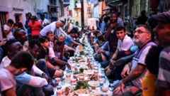 Ramazan’da toplu iftar ve sahur yasak