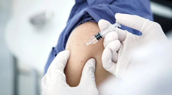 65 yaş üstü ve yüksek riskli kronik hastalara grip aşıları tanımlandı.