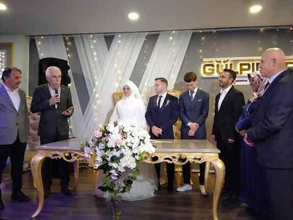 Muhtar Ayhan Ömer Odabaş oğlunu evlendirdi.