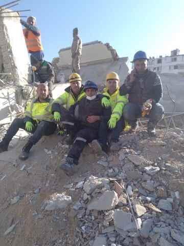 Arifiye Belediyesi ekipleri deprem bölgesinde