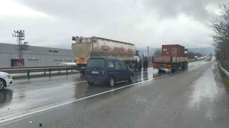 Gıda tankeri kaza yaptı, trafik kilitlendi!