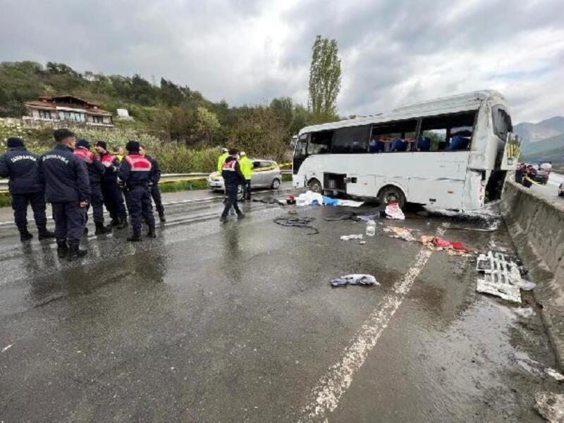 Servis aracı kaza yaptı: 2 ölü