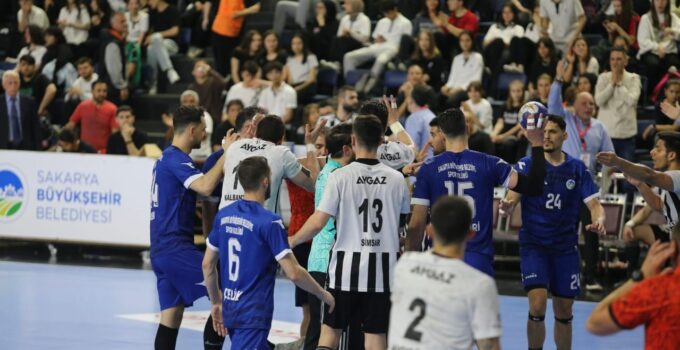 Sakarya Büyükşehir Hentbol takımı finale yükseldi.